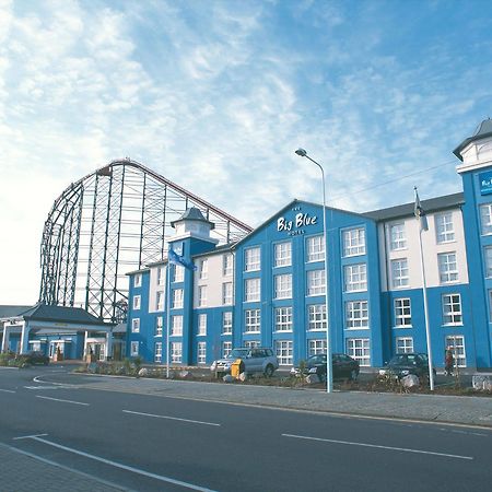 The Big Blue Hotel - Blackpool Pleasure Beach Exterior photo