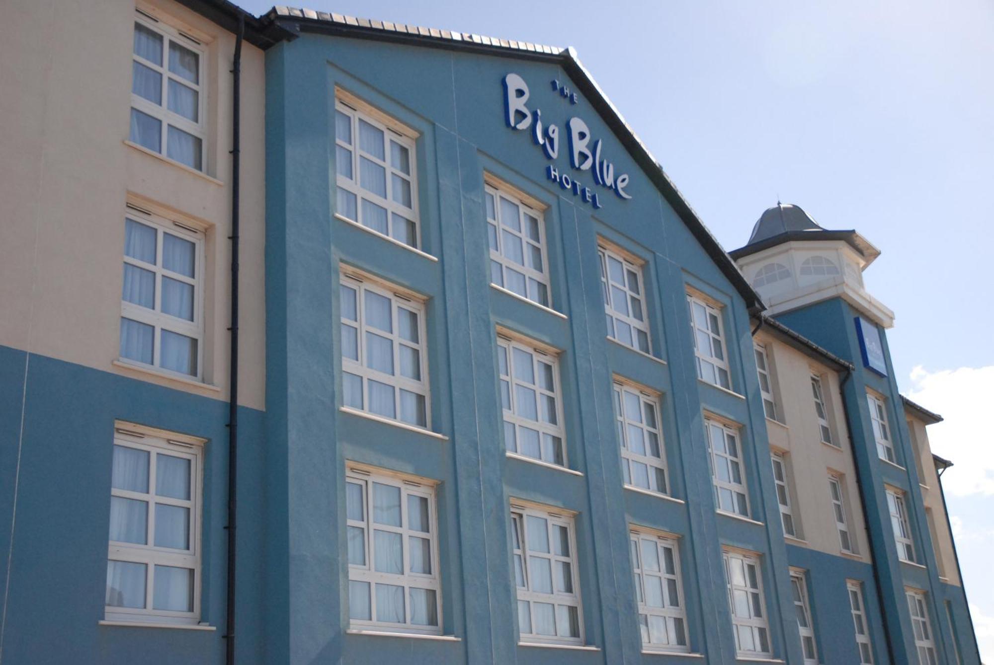 The Big Blue Hotel - Blackpool Pleasure Beach Exterior photo